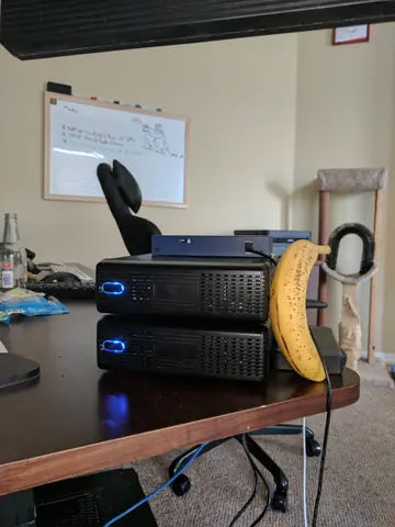 Apr 2017. Two of the C2750D4I nodes in their small cases, a switch on top, banana for scale. First item on the whiteboard: backups for all the VMs.
